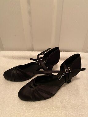 VCIXXVCE Black Closed Toe Dance Heels…size 7